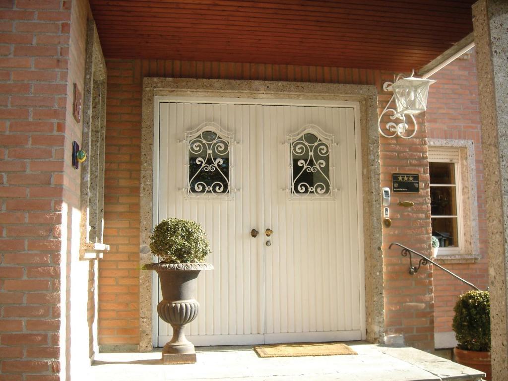 Hotel B&B Bredl In Der Villa Ballestrem Straubing Oda fotoğraf